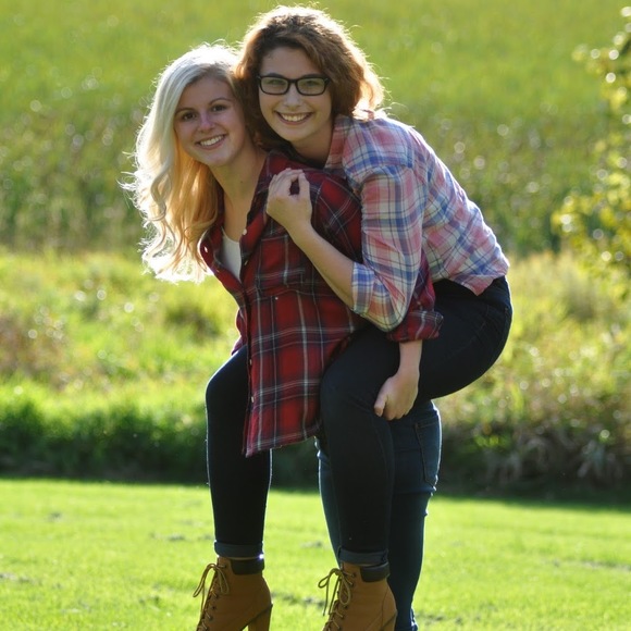 Meet your Posher, Christina - Picture 1 of 1